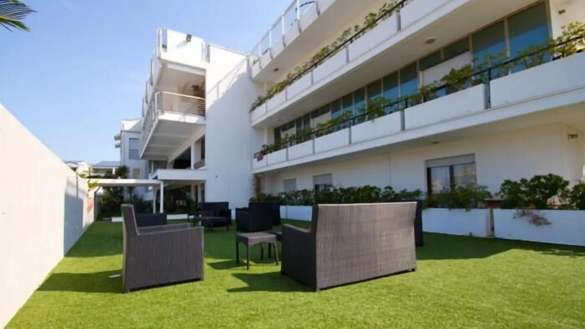 Costiera Abruzzese: 4 Hotel Business Messi a Confronto