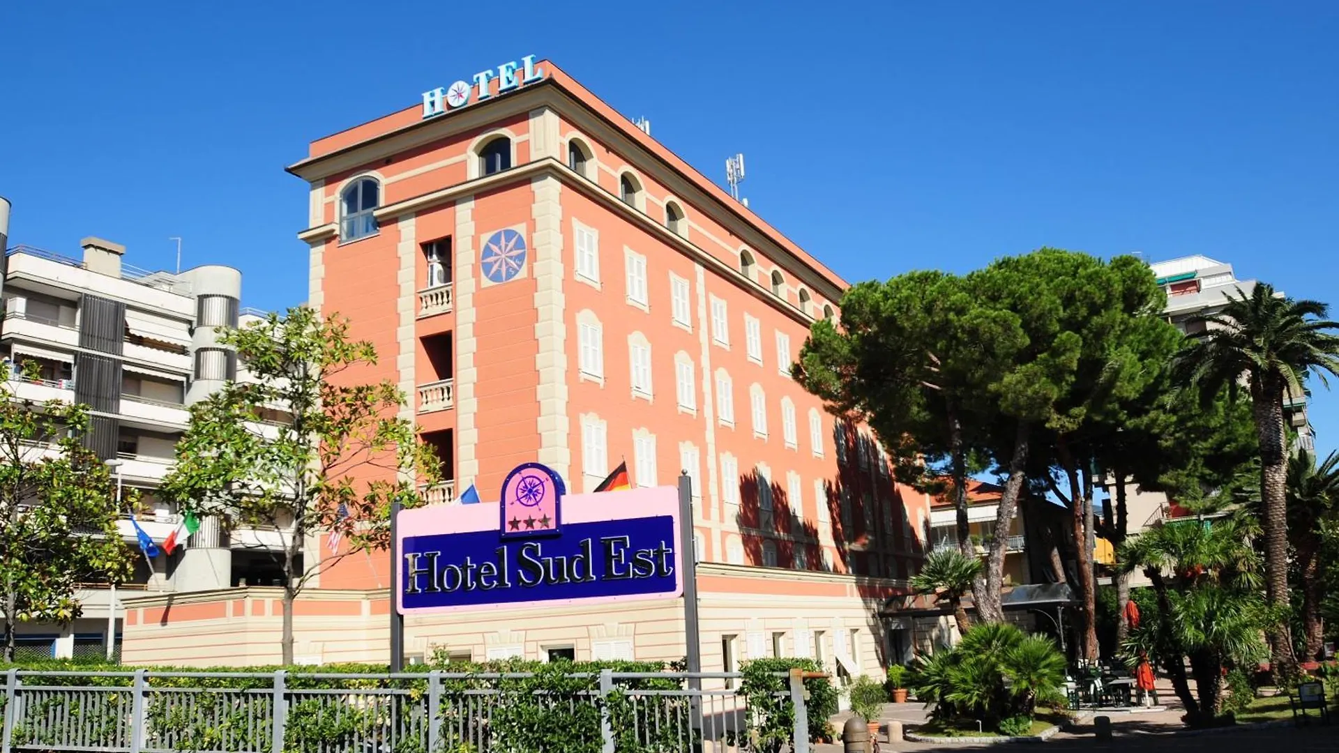 7 Hotel sul Mare vicino a Casa Carbone per la Riviera Ligure