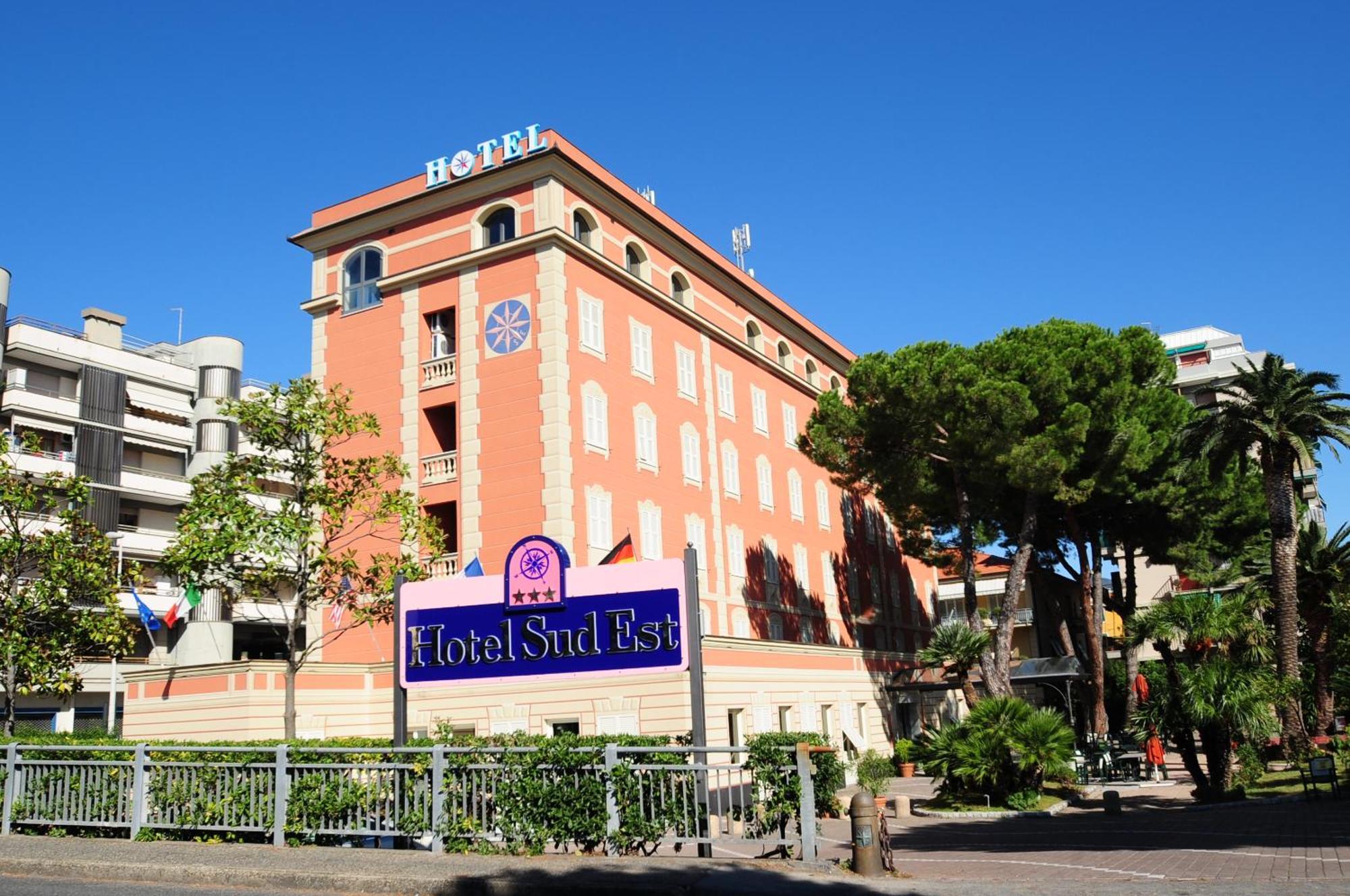 7 Hotel sul Mare vicino a Casa Carbone per la Riviera Ligure